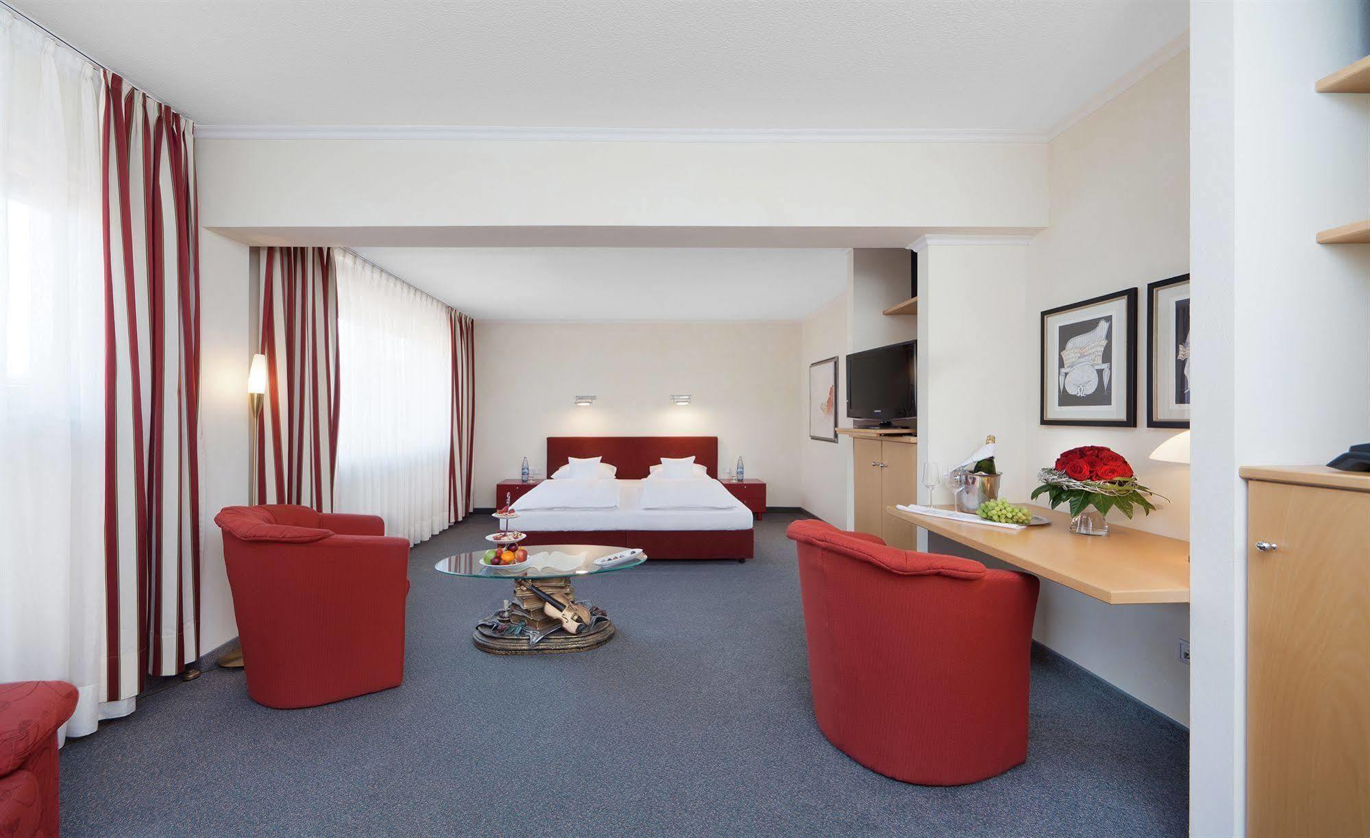 Hotel Herzogspark Herzogenaurach Exterior foto